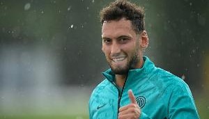 罗体：恰尔汗奥卢大概率留队，齐沃将尝试修复他和劳塔罗的关系