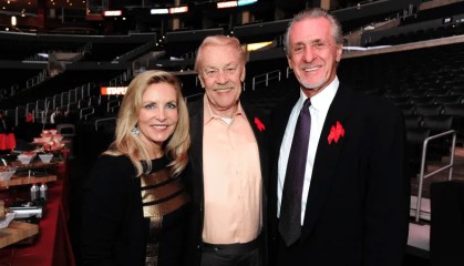 开云体育官方网-ESPN发文报道巴斯家族内讧细节，一文带你理清巴斯家族成员及与湖人关系脉络