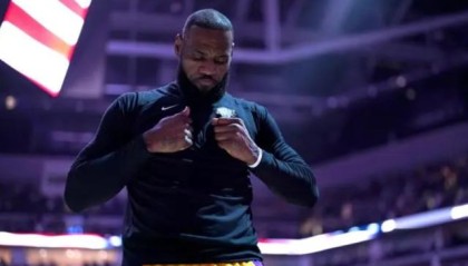 开云体育官方网-31+11+5抢断！单场淘汰赛，你永远可以相信詹姆斯