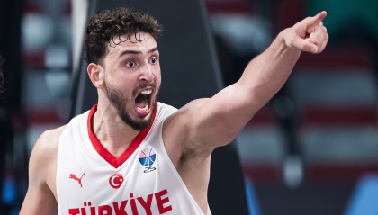 土耳其的优势在哪？主教练：字母哥在篮下的表现不如申京